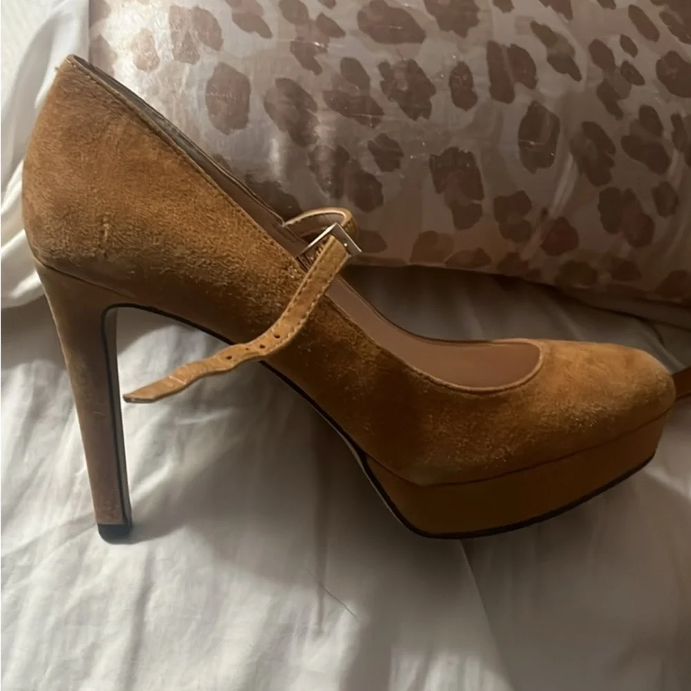 Vince Camuto Tan Suede Heels - Picture 2 of 7
